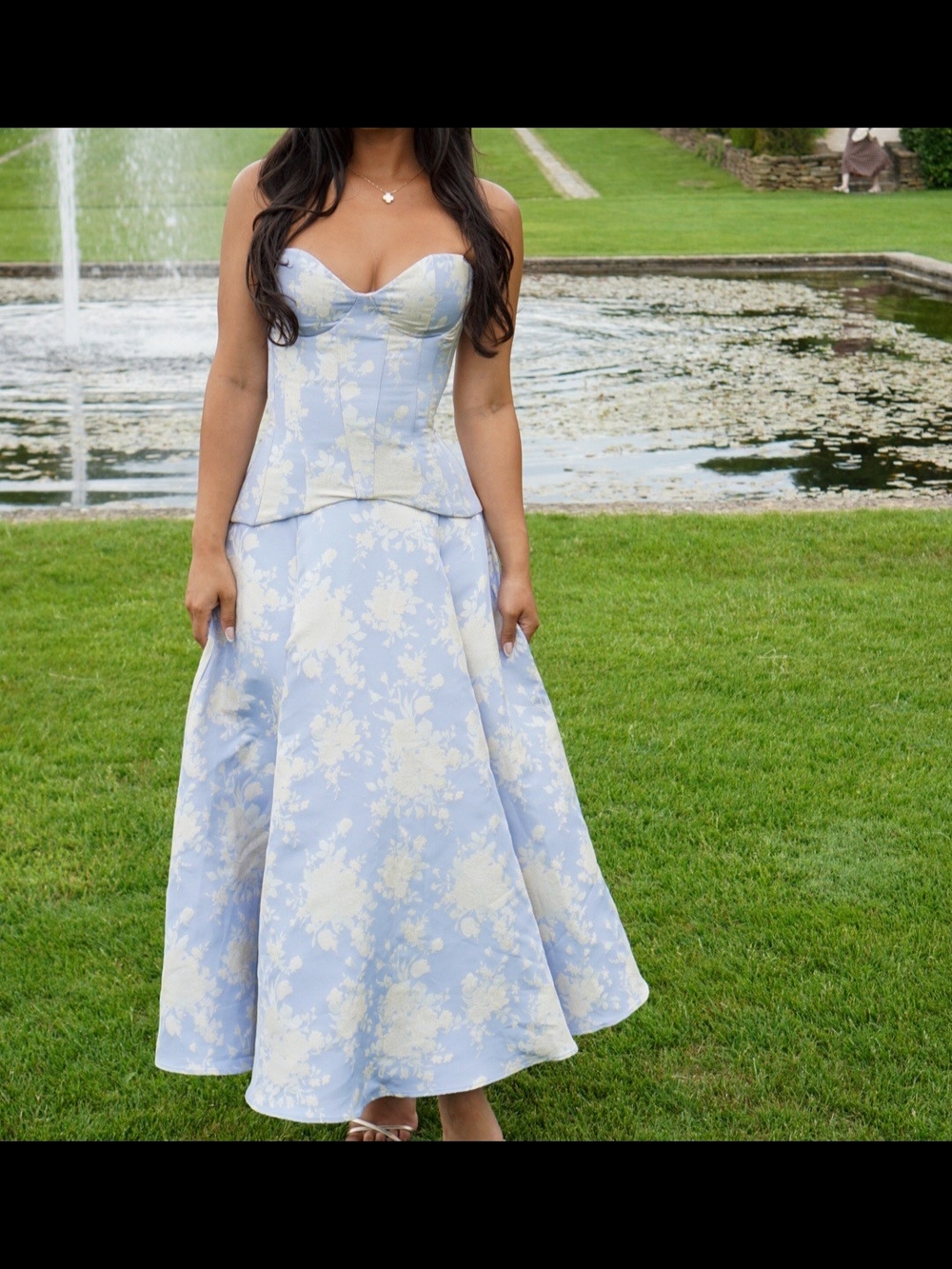 V. Chapman The Carolena Set in Bonnet Blue Windsor - Picture 2 of 10